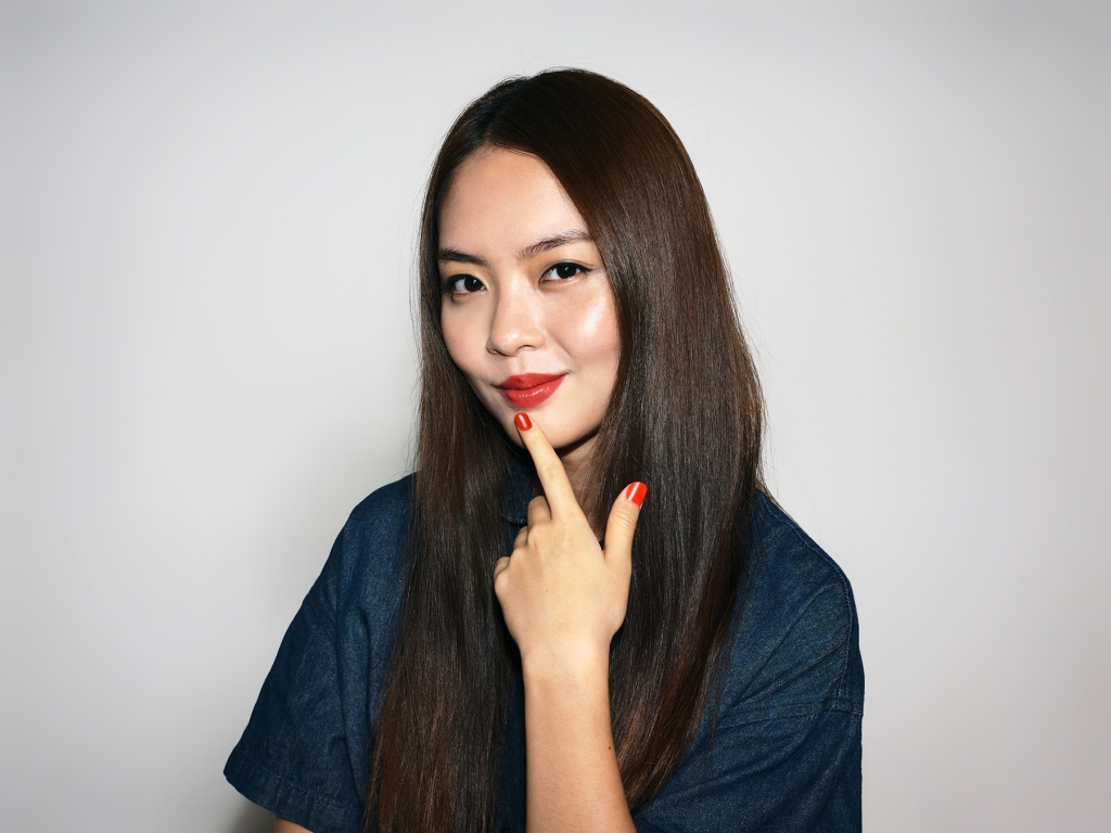Chantalle wears YSL Beauty Rouge Volupté Shine in 12 Corail Dolman