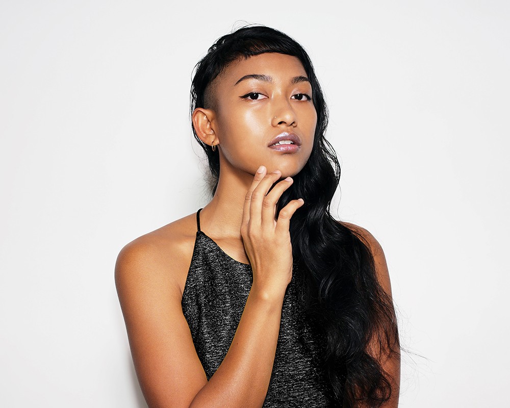 Nadia wears YSL Beauty Rouge Volupté Rock’N Shine in 13 Silver Mix