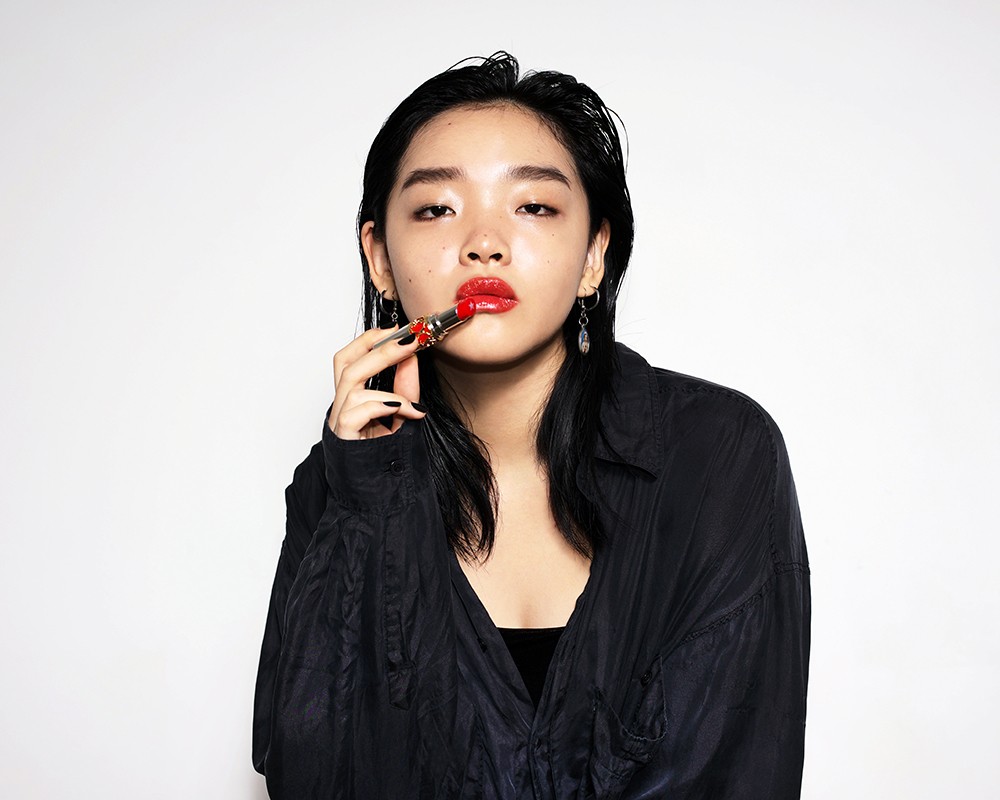 Mei Yue wears YSL Beauty Rouge Volupté Rock’N Shine in 6 Orange Speaker